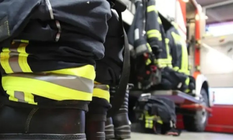 Drama u Sarajevu: Tokom noći izbio požar, gorjela tri vozila i garaža VIDEO