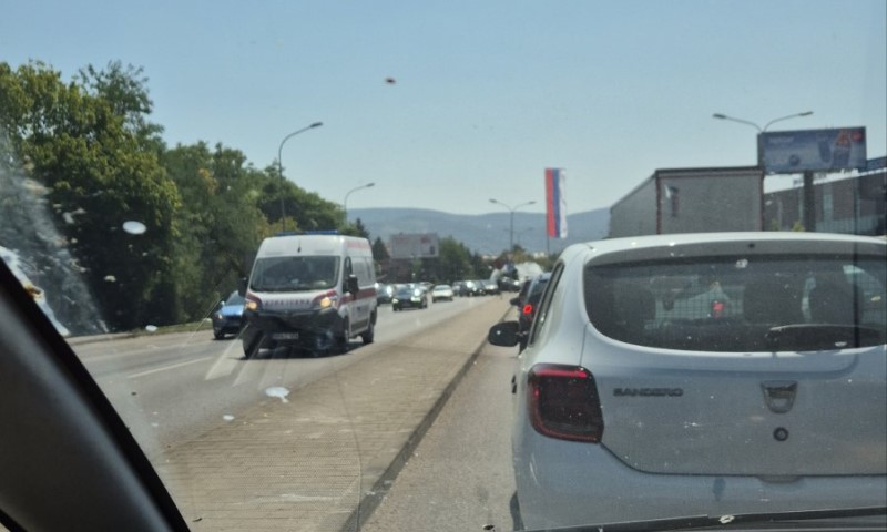 Gužva već stvorena: Udes u kružnom toku kod “Centruma”