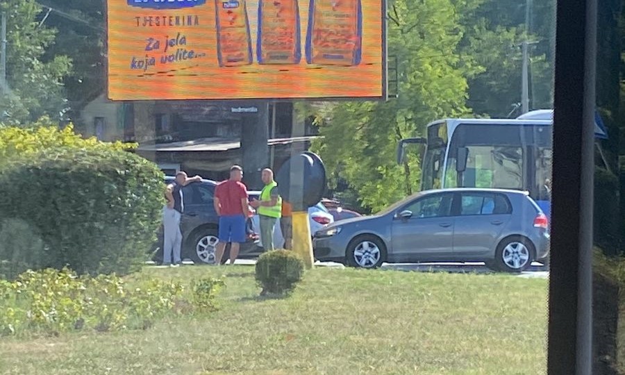 Zaobiđite ovaj dio Banjaluke: Zbog saobraćajke u kružnom toku stvorena velika gužva