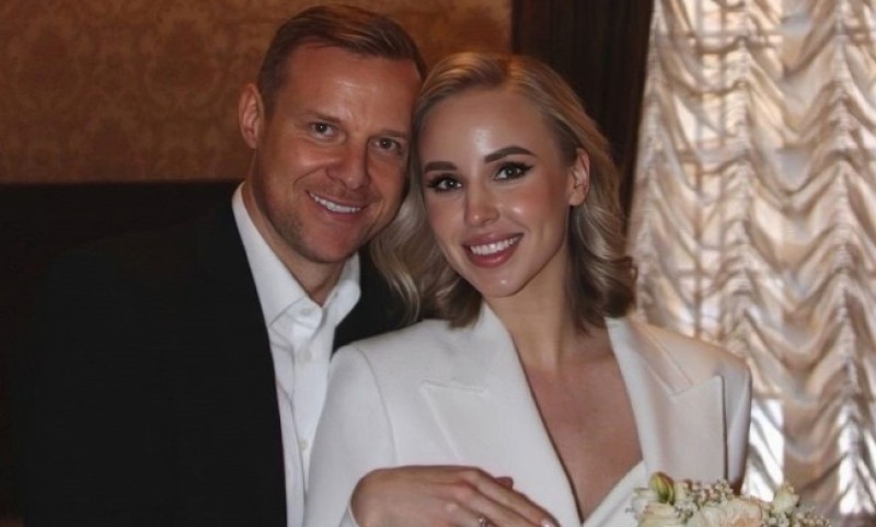 Slavna je i mlađa čak 22 godine: Ruski as dobio četvrto dijete sa trećom ženom