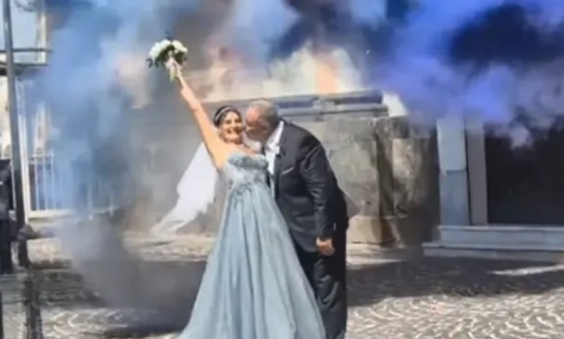 Haos na vjenčanju: Mladenci aktivirali dimne bombe pa uništili drevne zidine VIDEO