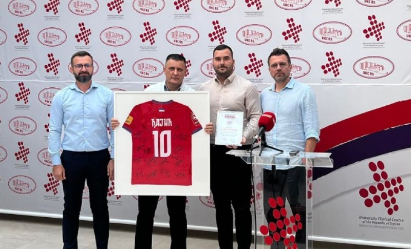 Vladi Đajiću uručen dres banjalučkog “Borca”: “Nadam se da ćemo dostići vaš nivo”