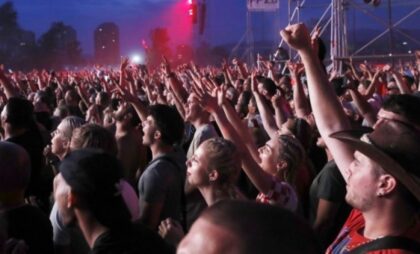 Da li će policija pokrenuti postupak: Grupa djece na snimku pozdravlja “Za dom spremni”