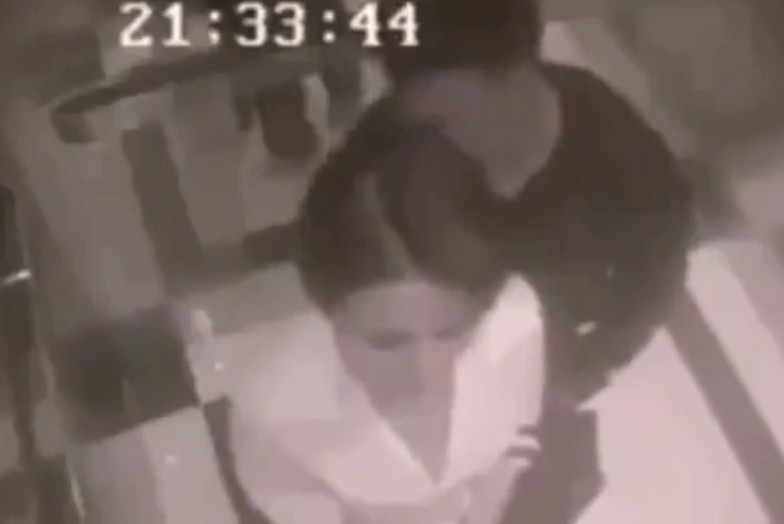 Užas u liftu! Ženi manijak prišao s leđa i počeo da je dodiruje, a onda je uslijedila šok scena