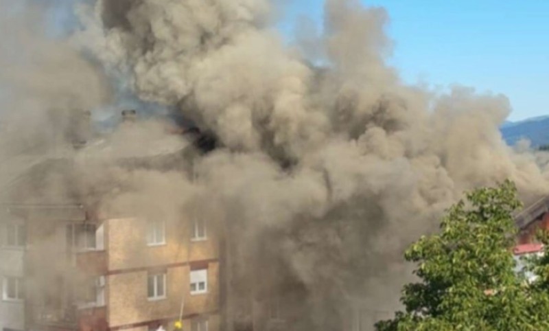 Kako bi provjerili stanje: Demineri poslati u Vlasenicu nakon eksplozije u zgradi u kojoj je izbio požar