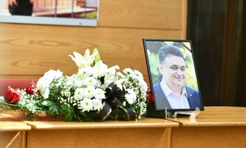 Iza njega ostali supruga i dvoje djece: Održana komemoracija Zlatanu Lazareviću u Bijeljini