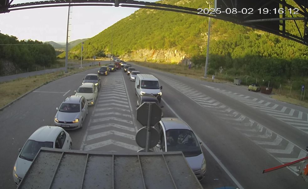 Duža zadržavanja na izlazu iz BiH na više graničnih prelaza