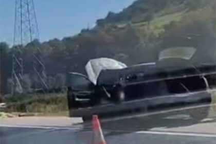 Nesreća na autoputu: Zapalio se automobil VIDEO