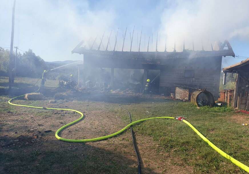 Intervencija banjalučkih vatrogasaca: Gorjela štala FOTO