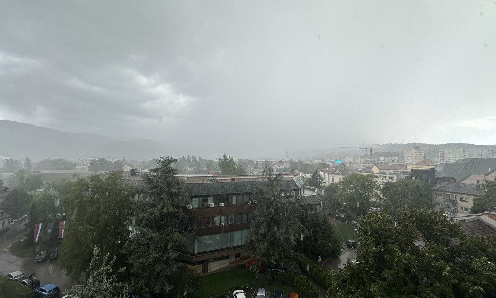 Danas pretežno oblačno sa slabim padavinama: Na planinama snijeg