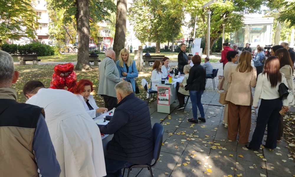 Gužva u parku Petar Kočić: Dođite da provjerite kakvo vam je srce FOTO