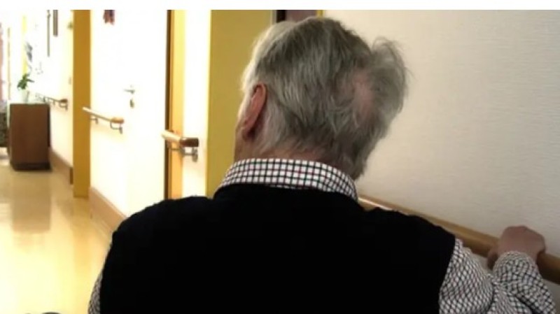 Djedu prekipjelo da svakodnevno sluša komšije u zanosu: “Ona jauče kao pas” FOTO
