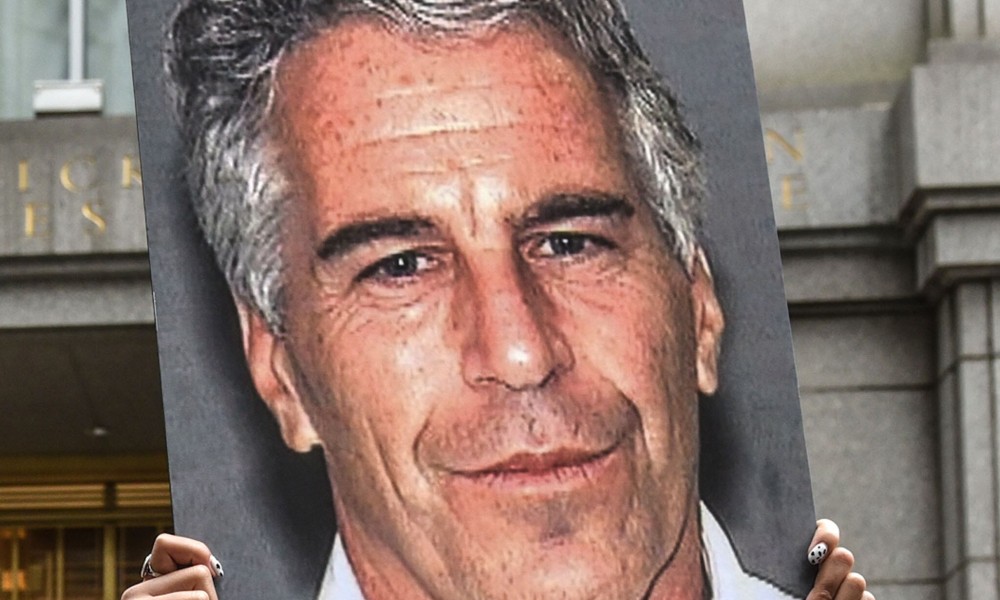 Novi detalji užasa! Epstin trgovao ženama preko britanskih vazdušnih luka