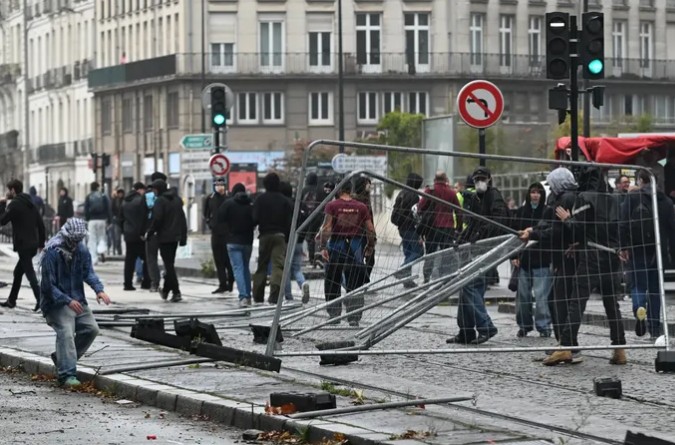 Haos zbog protesta: U Francuskoj uhapšeno više od 470 osoba