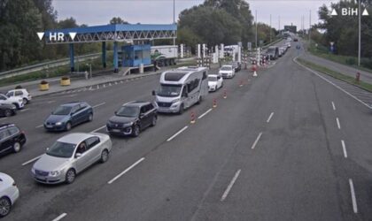 Kolona vozila na izlazu iz BiH: Gužva na graničnom prelazu Gradiška