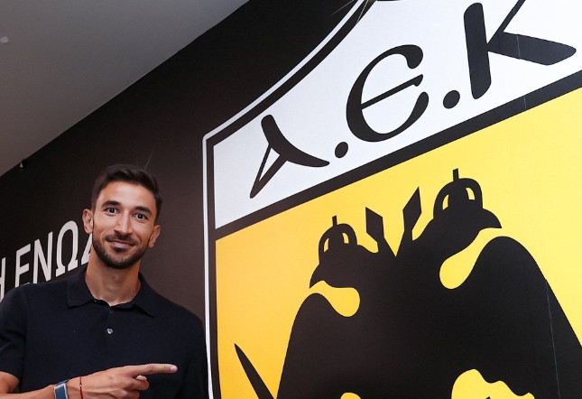 Pridružio se Joviću: Grujić potpisao za AEK iz Atine