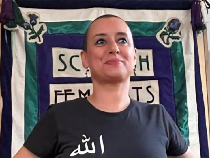 Nosila majicu na kojoj je pisalo “Alah je lezbejka”: Dobila 30 mjeseci zatvora zbog uvrede Boga