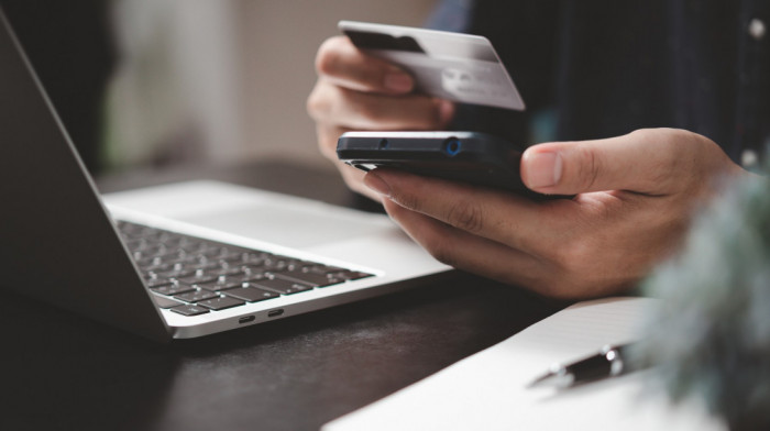 Sin osumnjičen za zloupotrebu kartice: Podigao novac bez znanja oca