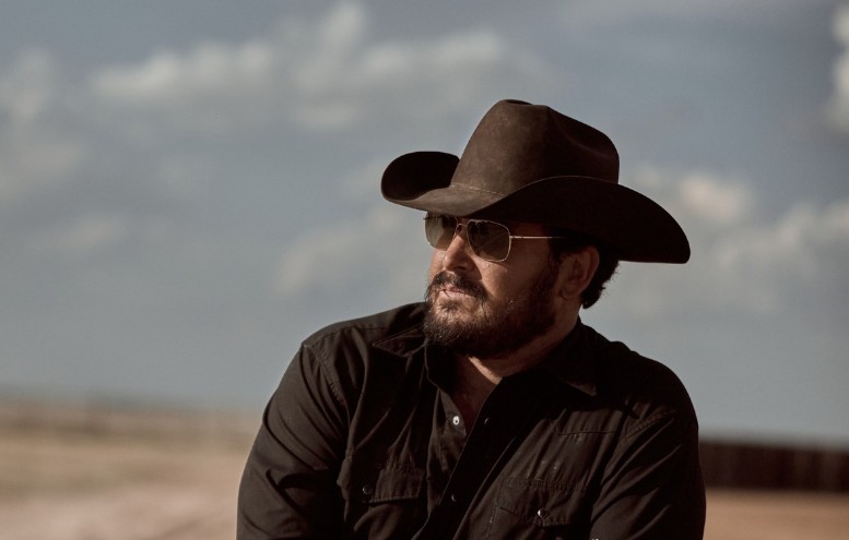 Slavni glumac se žali: “Starije žene me hvataju za zadnjicu”