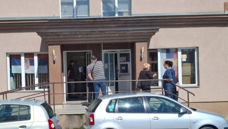 Udar na zdravstveni sistem: Kosovska policija upala u PIO fond i RFZO
