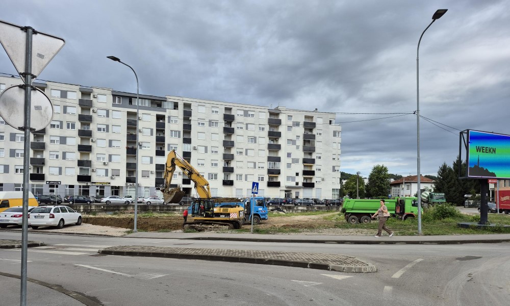 Mašine bruje, komšiluk se buni: Evo šta se tačno gradi na Laušu FOTO/VIDEO