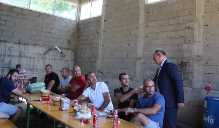 Vozači kamiona blokirali ulaz u Trebinje: Petrović im donio da jedu