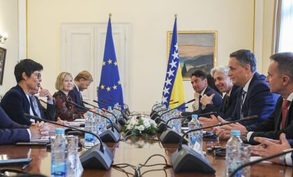 Sastanak bez Cvijanovićeve i Komšića: Marta Kos samo sa Bećirovićem
