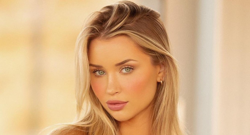 Glamurozna plavuša: Hokejašice pozirala u nikad manjem bikiniju FOTO