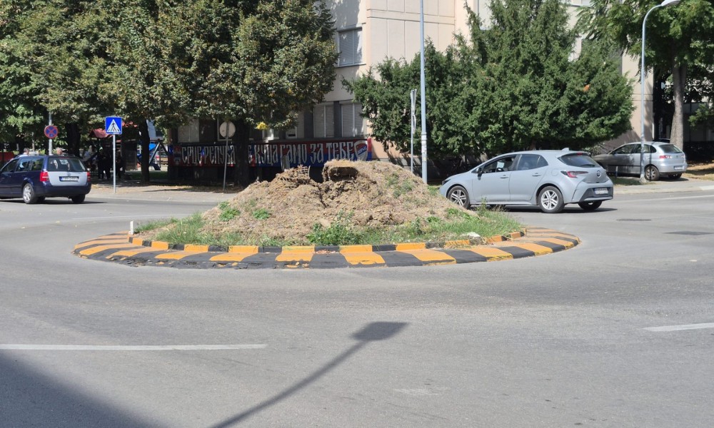 Prepolovljena, pa konačno uklonjena: Nema više banjalučke Štipaljke FOTO/VIDEO