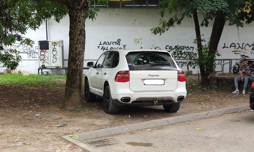 Akcija u Banjaluci zbog nepropisnog parkiranja: Sankcionisano više od 1.200 vozača