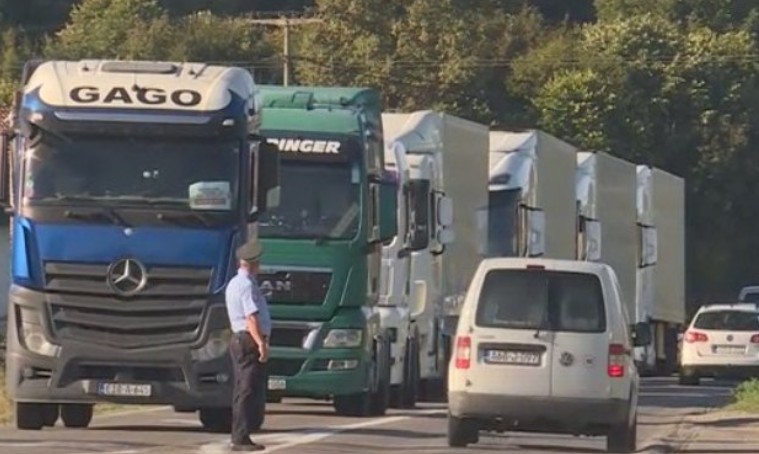 Incident na protestu prevoznika: Kamion udario jednu osobu