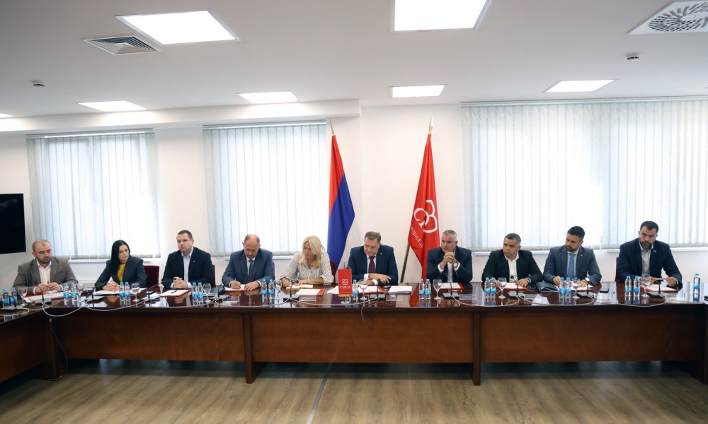 Evo ko je sve prisutan: Počela sjednica Izvršnog komiteta SNSD-a