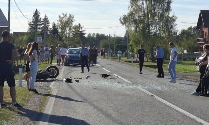 Sudar automobila i motocikla: Povrijeđeno jedno lice