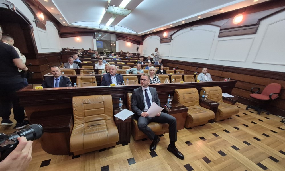 Svjetlo ujedinilo SNSD i “Narodni front”: Tender za javnu rasvjetu istorijska pljačka Banjaluke