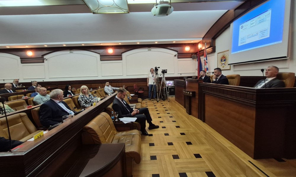 Opet drama u banjalučkoj Skupštini: Ko je to višak u sali