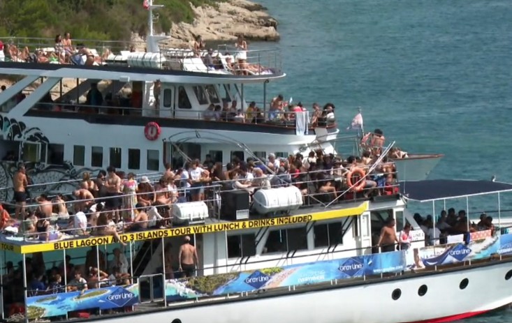 Rasulo na hrvatskom ostrvu: Brodovi, smeće, fekalije i hiljade kupača bez kontrole