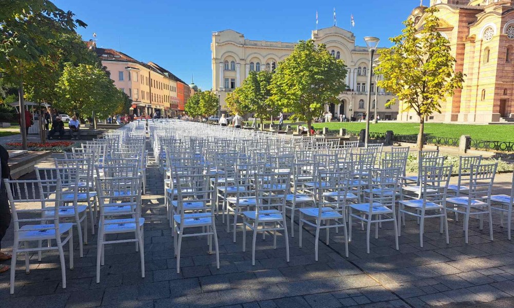 Uz upečatljivu postavku u centru Banjaluke: Počelo obilježavanje Dana nestalih i poginulih FOTO