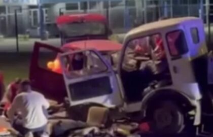 U sudaru kamiona i auta poginuo mladić: Tri osobe životno ugrožene VIDEO