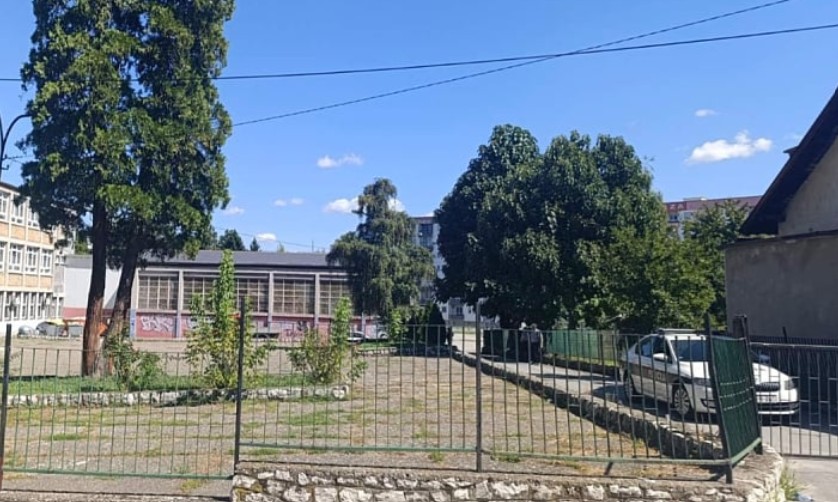 Izboden učenik u Tuzli: Uhapšen maloljetnik zbog sumnje za napad nožem