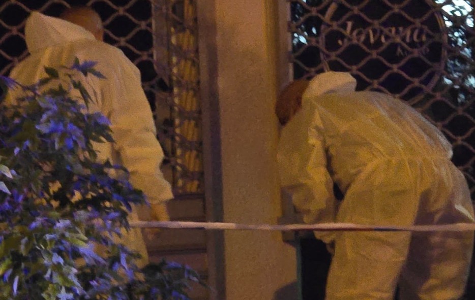 Od ranije poznat policiji: Muškarac ubijen ispred kafića u Novom Sadu VIDEO