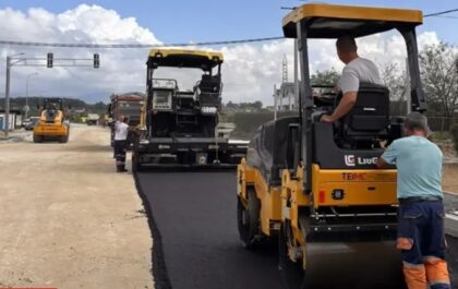 Obustavljen saobraćaj: Počelo asfaltiranje na magistralnom putu Prijedor-Banja Luka