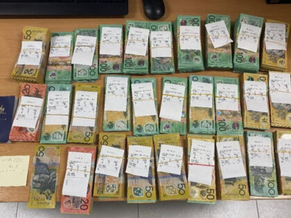 Pronađen neprijavljeni novac: Putnik pokušao da prokrijumčari 208.720 dolara
