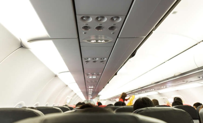 Snijeg i led uzrokovali kolaps: U Evropi otkazane stotine letova, blokirane pruge