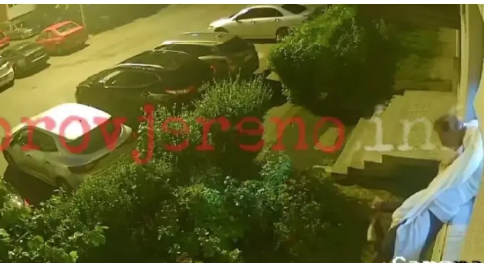 Filmski pokušaj pljačke u Banjaluci: Lopov se zapetljao u zavjesu, sa vlasnikom ispao kroz prozor VIDEO