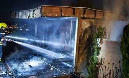 Pune ruke posla za gradske vatrogasce: Gorjeli garaža i ljetnjikovac u Banjaluci