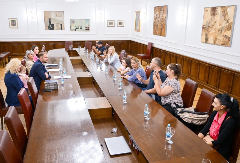 Podrška višečlanim porodicama: Stanivuković uručio rješenja o dodjeli sredstava za poboljšanje uslova stanovanja