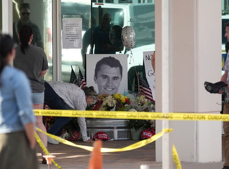 Mapa atentata na Čarlija Kirka: Ubica u bijegu, nacija u šoku i strahu FOTO