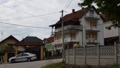 Komšije ispričale sve o unuku kog traže zbog dvostrukog ubistva: “Davali mu novac, a na kraju ih je ubio”