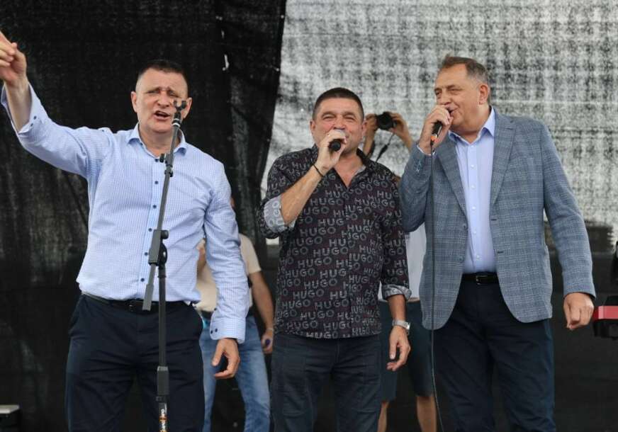 Kotlićijada u Banjaluci: Dodik i Baja Mali Knindža zapjevali kultnu pjesmu VIDEO