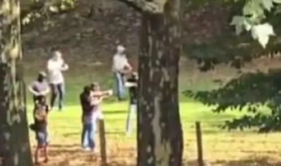 Užas okončan ubistvom! Dječak tražio od nastavnice da pričaju, a onda je izbo ispred učionice!